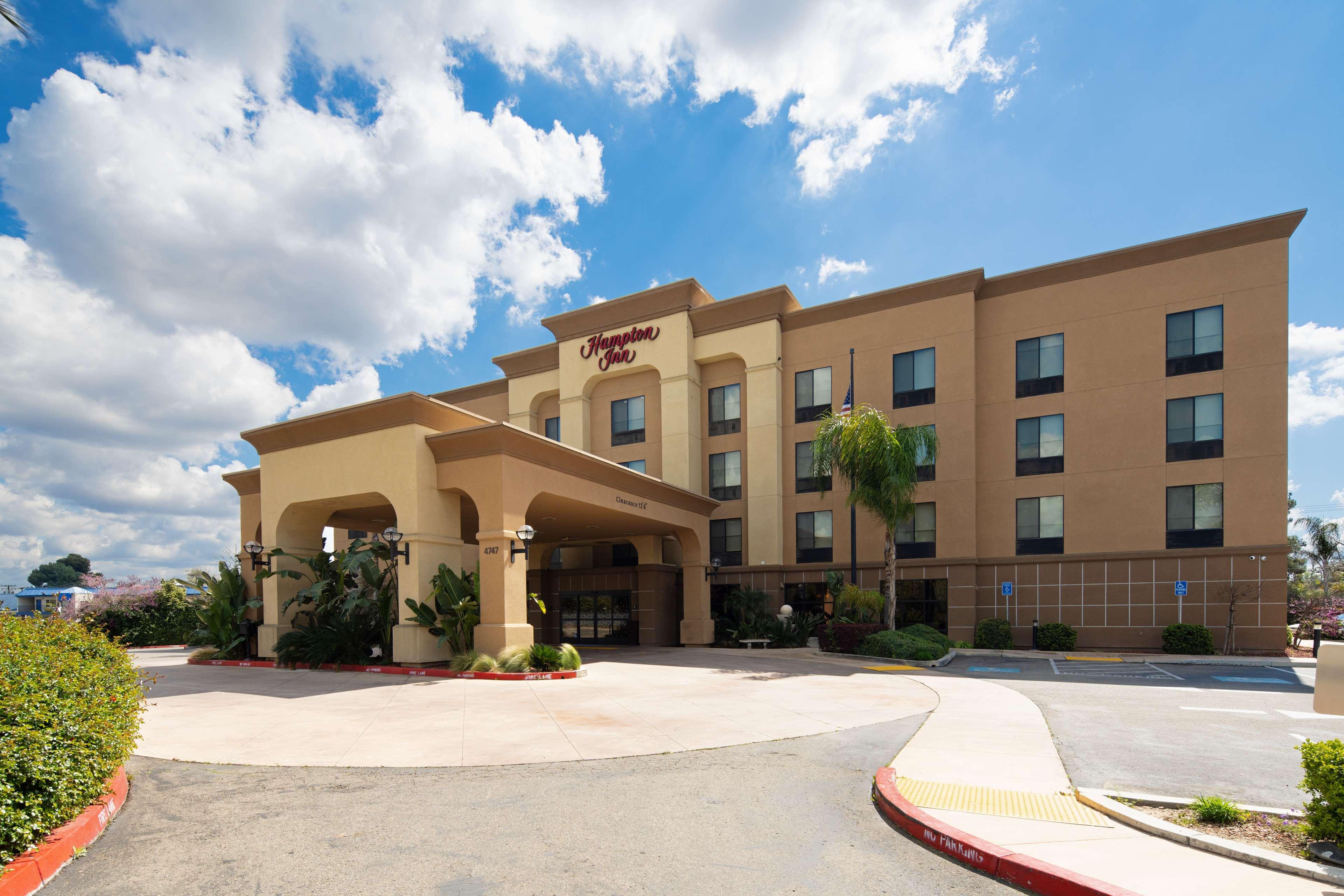 Hampton Inn Visalia Exterior photo