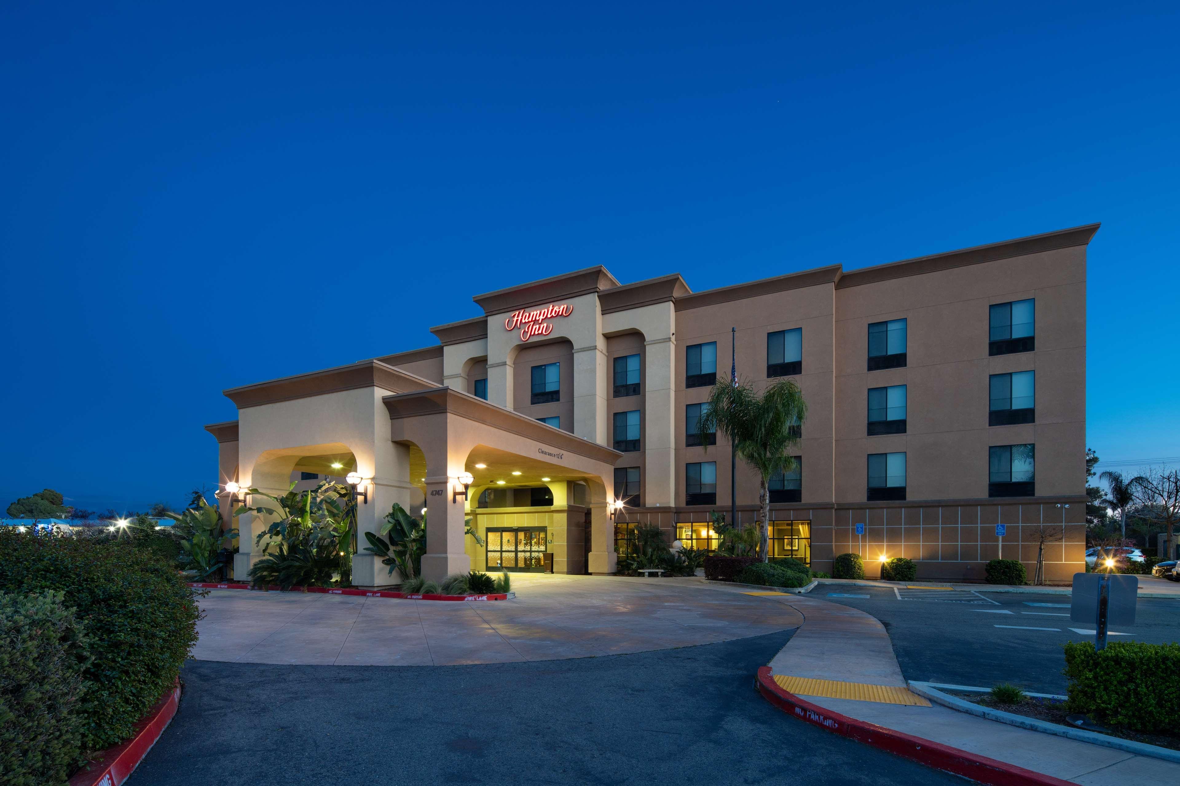 Hampton Inn Visalia Exterior photo