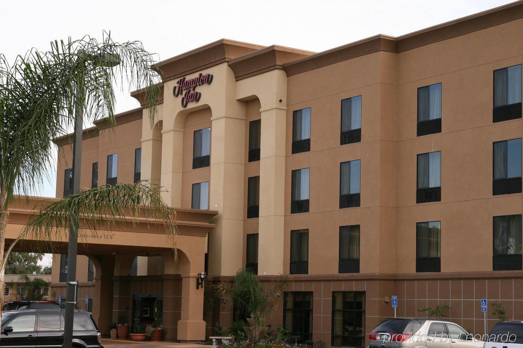 Hampton Inn Visalia Exterior photo